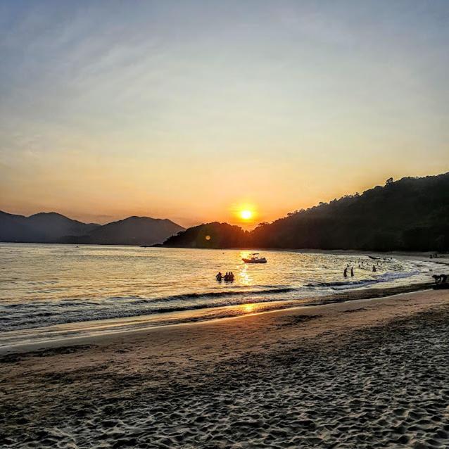 Chale Rustico E Charmoso Na Praia Para Casal! Apartman Ubatuba Kültér fotó