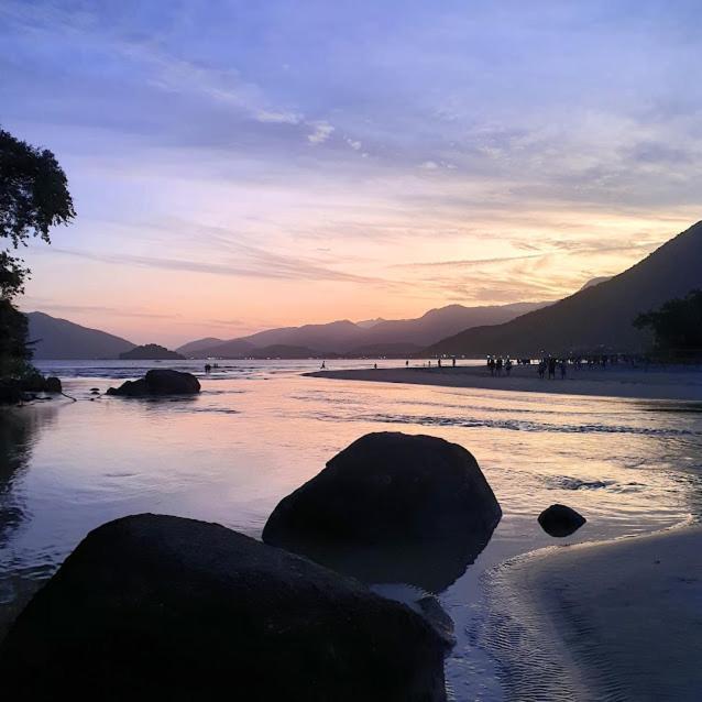 Chale Rustico E Charmoso Na Praia Para Casal! Apartman Ubatuba Kültér fotó